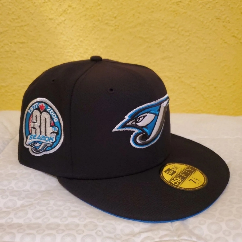 New Era 59Fifty Toronto Bluejays Fitted Hat Size 7 1/2 "30 Season" Side Patch